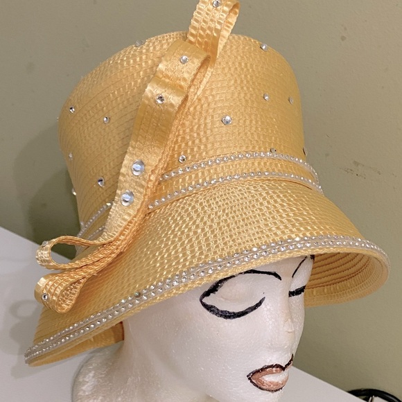 Beautiful Dress / Church Hat - Picture 1 of 6